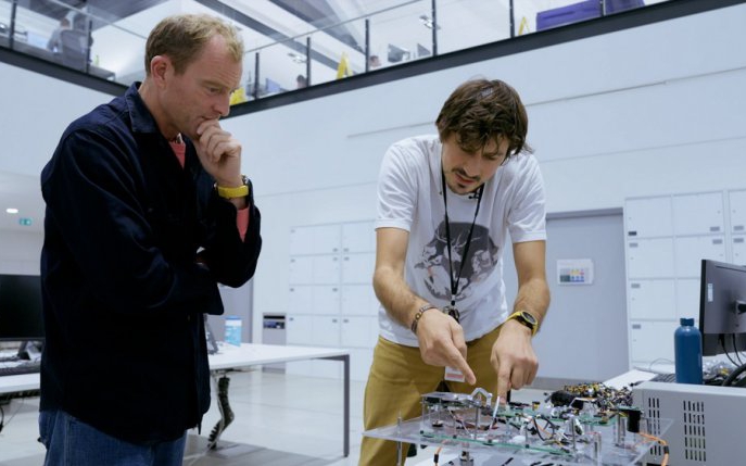 Dyson anunță următoarea etapă a planului de investiții: dispozitive conectate care folosesc software pentru a se optimiza