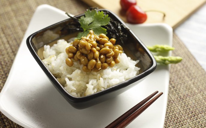 Natto: ce beneficii are și cum se consumă corect