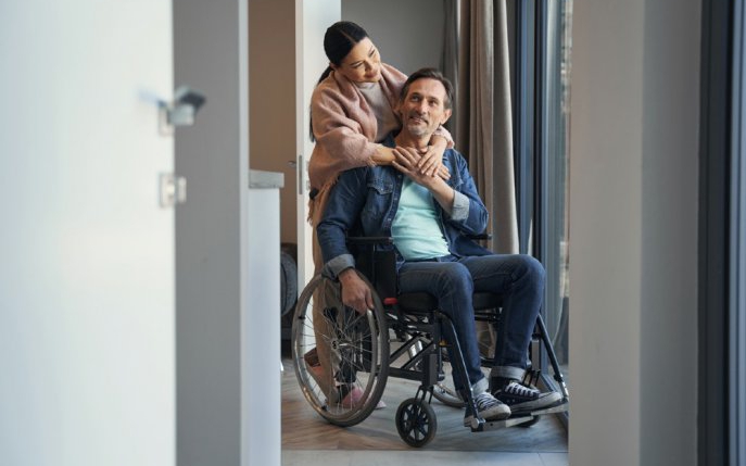 Am avut grijă timp de nouă ani de soțul meu cu dizabilități. Am ajuns într-o zi acasă și l-am găsit în picioare