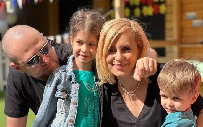 Ce familie frumoasă are Simona Gherghe! Este incredibil cât de repede și frumos au crescut copiii săi
