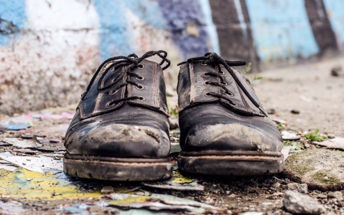 Profesorul venea zilnic la școală cu pantofii uzați, dar nu i-a păsat, pentru că voia să fie alături de elevii lui. Copiii i-au făcut un cadou special