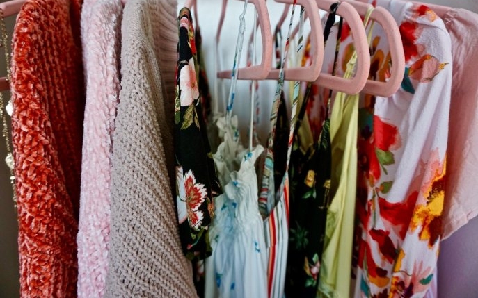 Top 5 rochii pe care trebuie să le ai în garderobă şi cum să le asortezi uşor