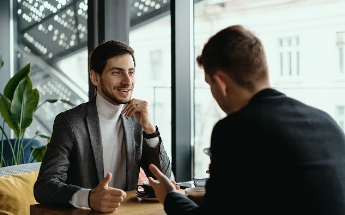 Nu mai întrebați "Ce mai faci?”. Cum ar trebui să începi o discuție, potrivit cercetătorilor de la Harvard