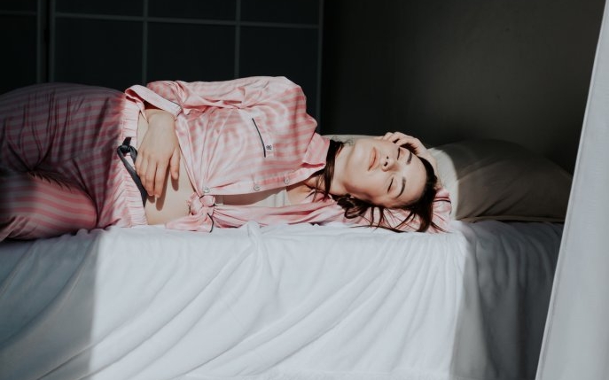 Odată cu canicula apar și insomniile? Iată ce te poate ajuta să faci față temperaturilor ridicate
