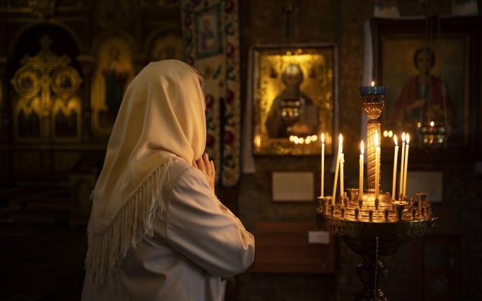 De ce femeile nu au voie să intre în Altarul bisericilor ortodoxe