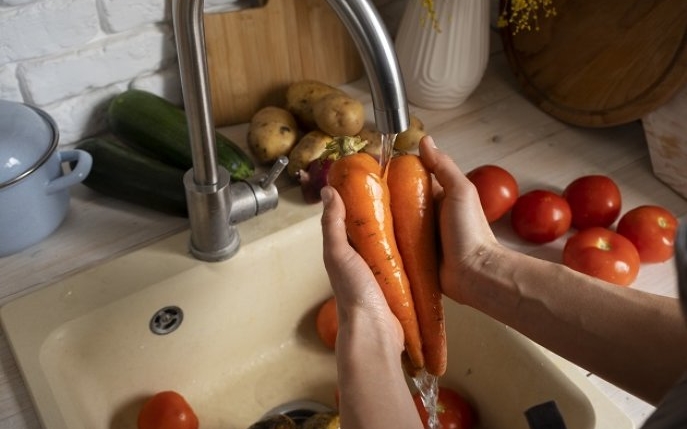 Cum să spălăm corect fructele și legumele ca să nu ne îmbolnăvim