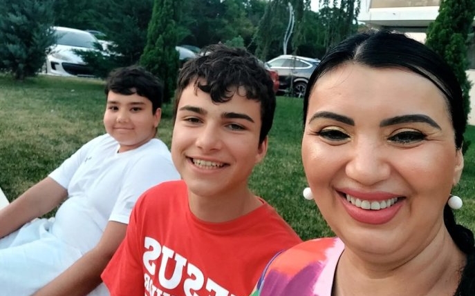 Adriana Bahmuțeanu, vacanță de vis în compania băieților săi. Vezi cât de mult au crescut Eduard și Maximus Prigoană!