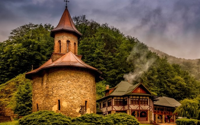 Totul despre Mănăstirea Prislop: istorie și program de vizitare