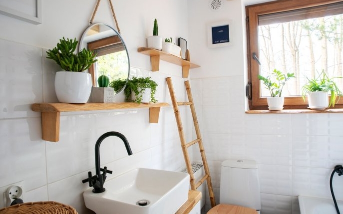 Cum să amenajezi corect o baie mică: 6 idei practice