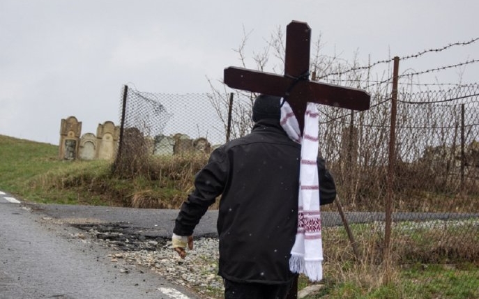 De ce se dau prosoape la înmormântare? Află semnificația acestui obicei