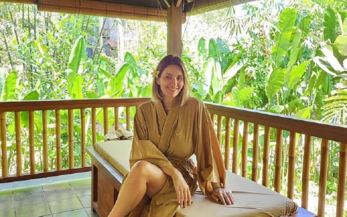 Ela Crăciun se tratează în Bali cu ritualuri străvechi de vindecare