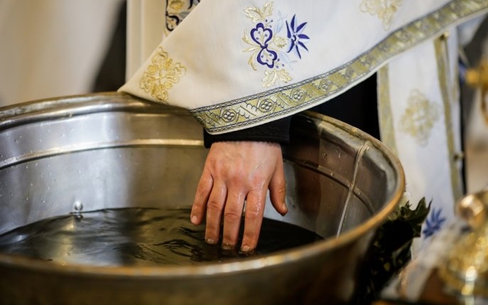 Ce spune biserica despre căsătoria dintre frații spirituali de botez. „În aceeași apă, erau botezați soțul și soția sau părinții și copiii"