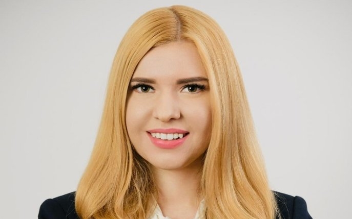 Ea este cea mai bogată tânără moștenitoare din România. Are 30 de ani și o avere estimată la 1,7 miliarde de dolari