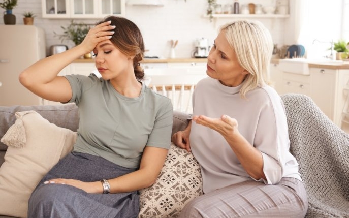 10 metode prin care poți gestiona relația cu o soacră manipulatoare