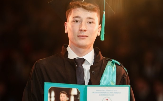 Miracolele există! Carlo, tânărul care și-a dat licența pe patul de spital și apoi a fost operat pe creier, s-a vindecat!