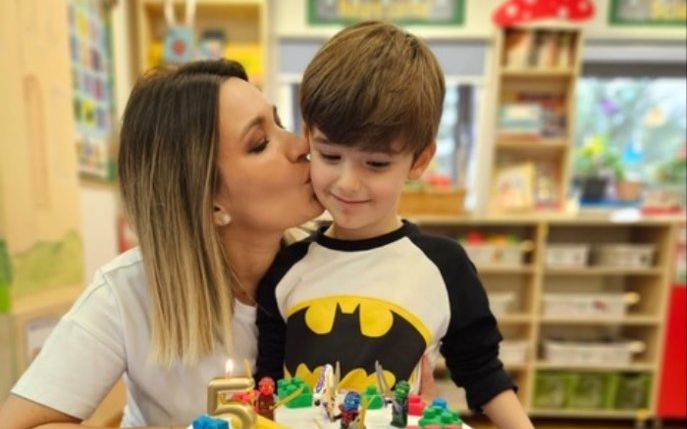 Ela Crăciun s-a mutat în casă nouă de ziua fiului său Nicholas
