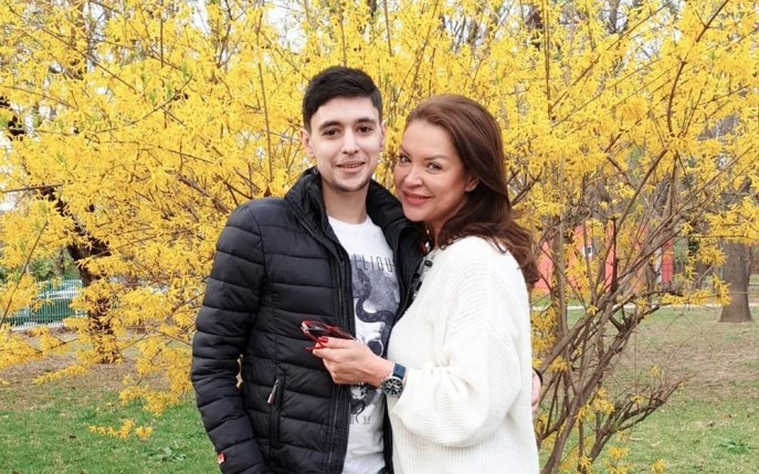 Eugenia Șerban a fost nevoită să obțină ordin de protecție împotriva fiului ei agresiv. Tânărul ar fi agresat-o și i-ar fi vândut bunurile din casă
