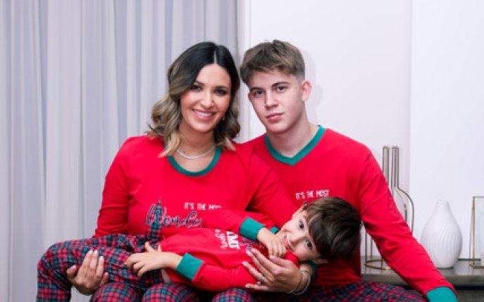 Ela Crăciun se bucură de prima ședință foto de sărbători, în noua casă