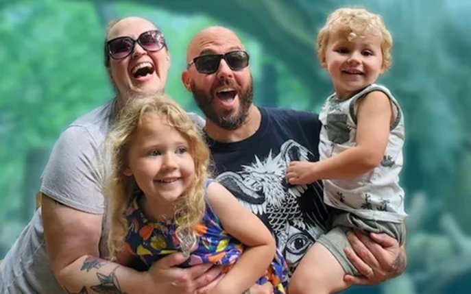Eroii există printre noi! Un bărbat a devenit salvatorul familiei după ce i-a donat un rinichi tatălui și o parte din ficat tatălui vitreg