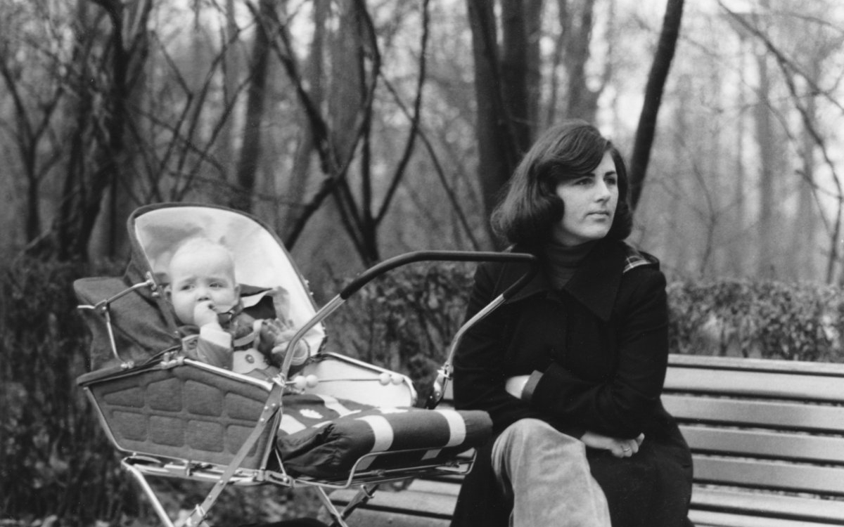 Am găsit o poză cu mine din copilărie și am descoperit că mama mea adevărată este cea pe care o credeam mătușa mea