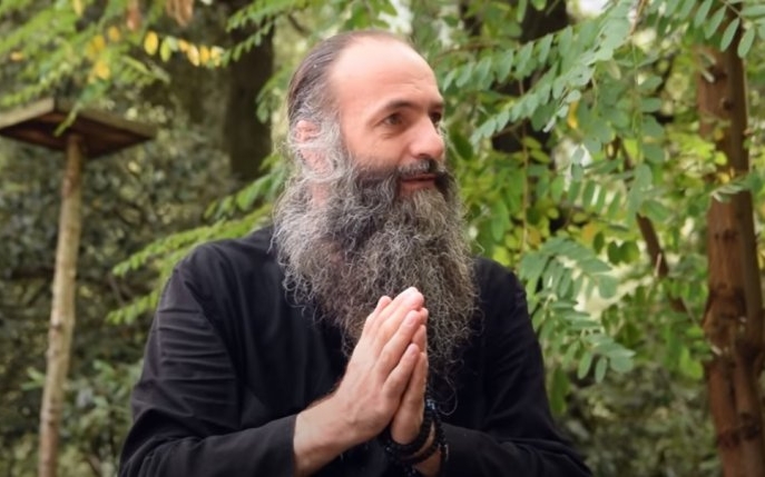 Părintele Pimen de pe muntele Athos despre românii care au animale de companie: „Două mâțe în casă și 10 avorturi. O să dăm răspuns pentru toate astea în fața lui Dumnezeu."