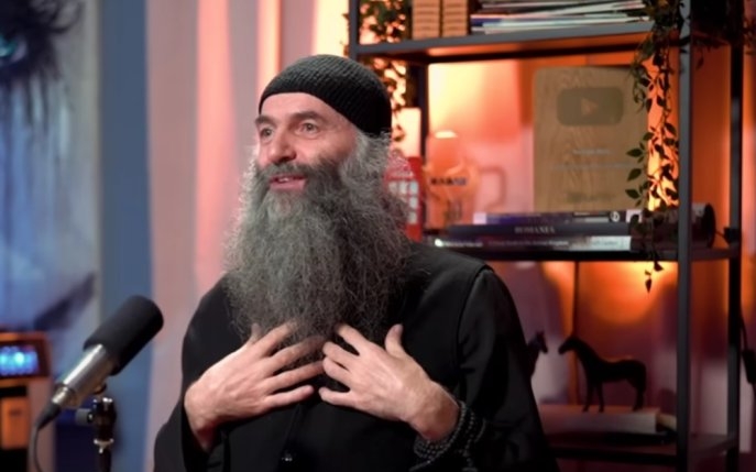 De ce probleme de sănătate suferă părintele Vlad Pimen. Implicarea emoțională puternică și munca fizică și-au pus amprenta asupra sa