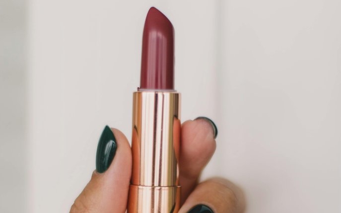 Produse și ingrediente de make-up sigure pentru copii: un ghid pentru părinți