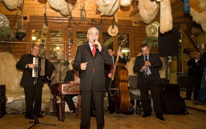 Fiica regretatului Nelu Ploieșteanu îi atacă pe Raed Arafat, Klaus Iohannis și Ludovic Orban: „Politicienii sunt nimic. Ei sunt microbul”