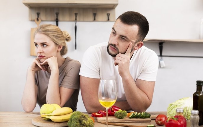 Soțul meu mi-a cerut divorțul, dar vrea să locuim în continuare împreună