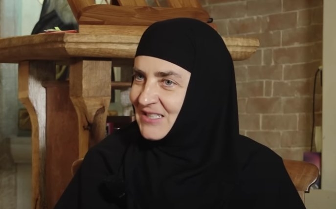 Maica Antonia vorbește despre pașii pe care orice credincios trebuie să-i urmeze pentru purificarea sufletului. „Lui Dumnezeu trebuie să îi vorbim cât mai simplu, ca un copil"