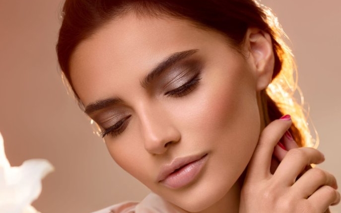 Libertate de creație prin make-up. Ce să nu îți lipsească din trusa ta de beauty