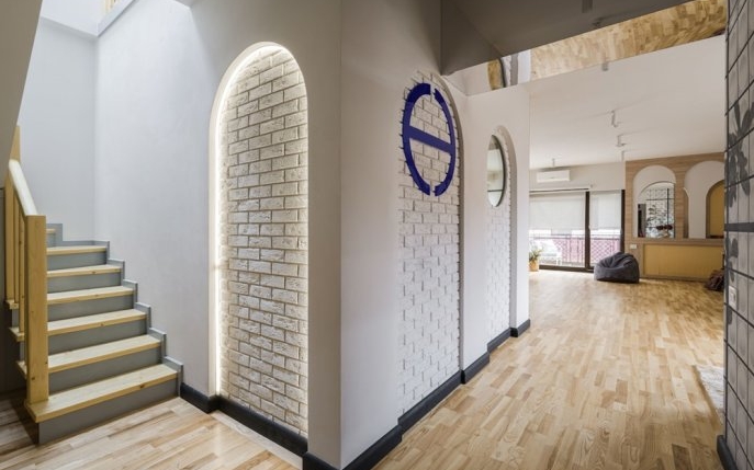 Hublou Coworking: livingul tău departe de casă
