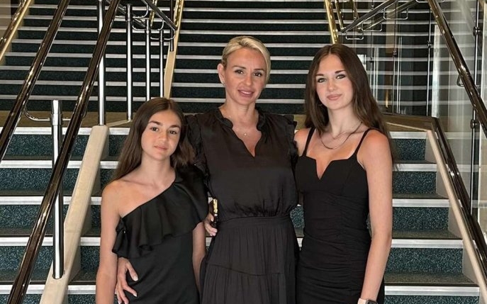 Ce mari au crescut fiicele lui Catrinel Sandu. Vedeta a revenit în România pentru a petrece timp cu familia
