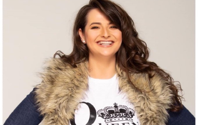 Adela Lupșe revine la TV! Ce emisiune va prezenta „Isterica de la miezul nopții”