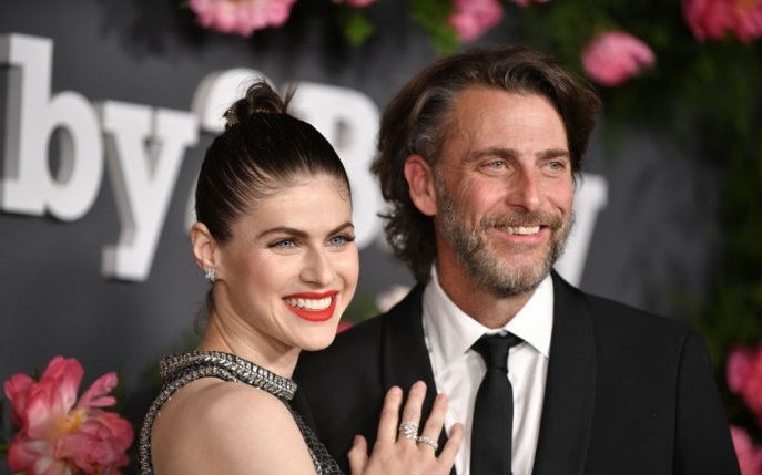 Alexandra Daddario este însărcinată. A ținut sarcina ascunsă timp de șase luni