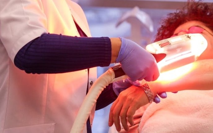 Terapia fotodinamică: ce este și când este recomandată