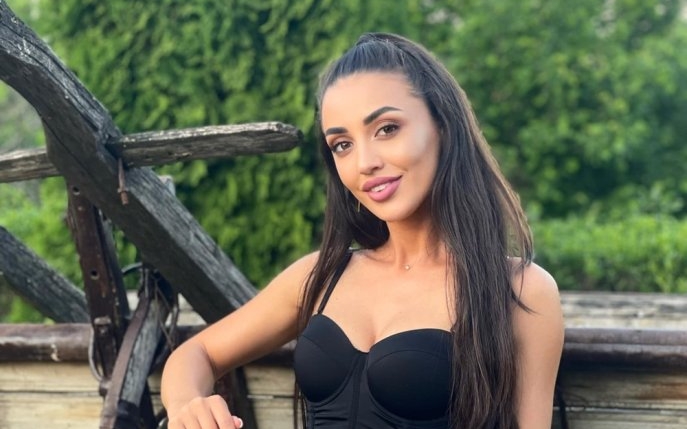 Cu ce se ocupă Bianca Mitroi de la "Insula iubirii". Nu se află pentru prima dată în fața camerelor de filmat