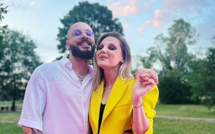 Alessandra, colega de trupă a lui Theo Rose a fost cerută în căsătorie