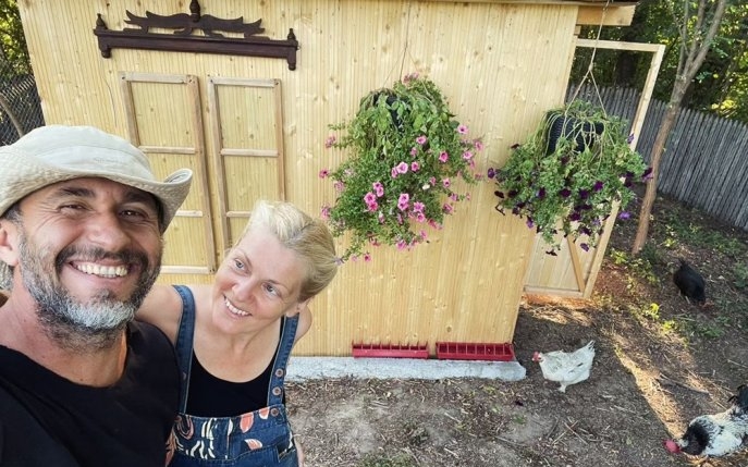 Cât de mari au crescut copiii Danei Nălbaru! Au îmbrățișat viața la țară și își ajută părinții la treburile gospodărești