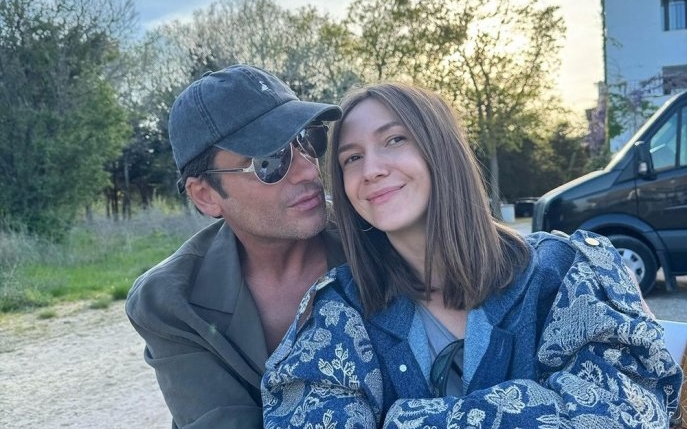 Adela Popescu și Radu Vâlcan au fost "luați la rost" de fani în online că au plecat în vacanță fără copiii