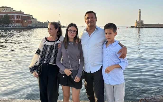 Cine este femeia care-i stă alături lui Daniel Buzdugan de mai bine de 30 de ani. Poze rare în tandrețuri cu femeia care i-a dăruit 2 copii