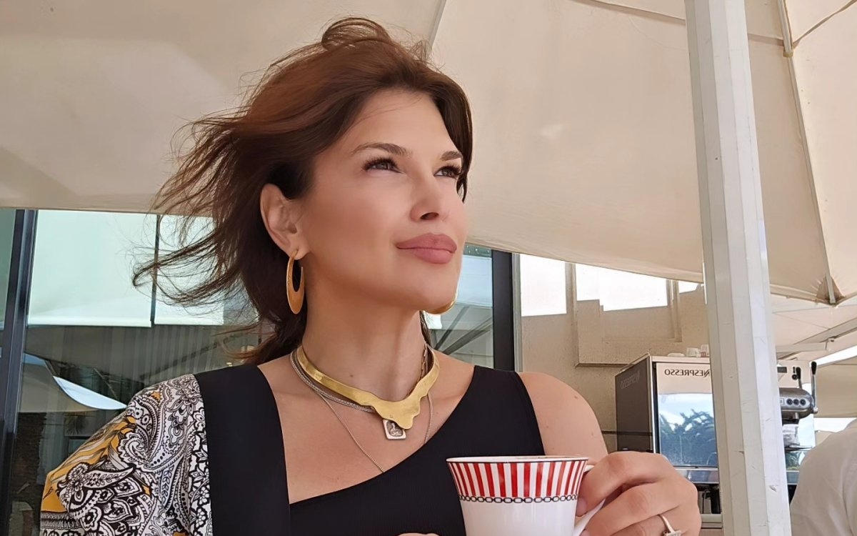 Monica Bîrlădeanu, apariție de senzație în costum de baie la 45 de ani. Nu se teme să-și expună formele