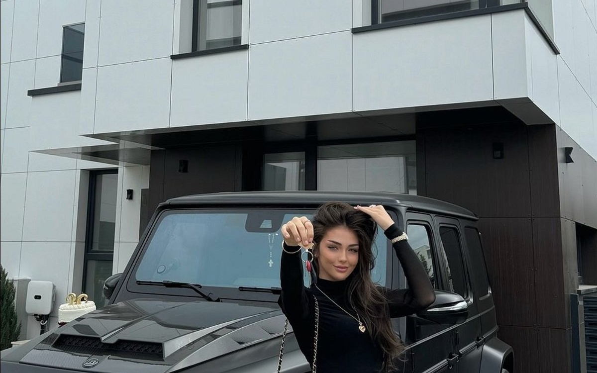 Andreea Bostanică și-a făcut un cadou de zile mari la aniversarea de 20 de ani. Și-a cumpărat o vilă de lux într-o zonă rezidențială din București