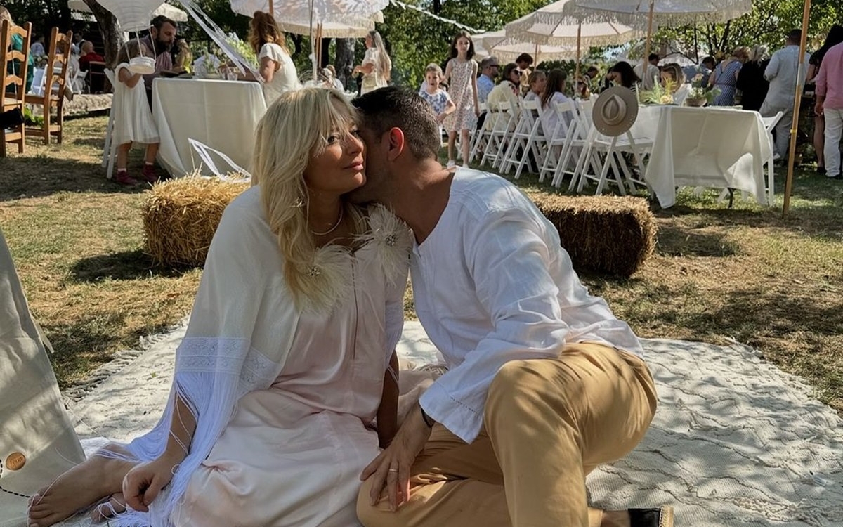 Laura Cosoi a dat din casă! A mărturisit că-i face reproșuri soțului în public, la întâlnirile cu prietenii. "Acasă nu avem timp"