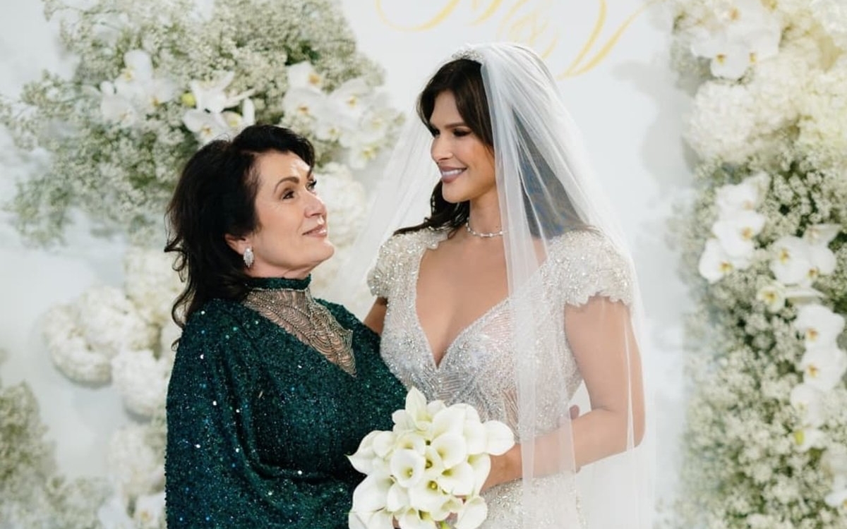 Ce frumoasă a fost mama Monicăi Bîrlădeanu la nunta fiicei sale. A strălucit și la propriu și la figurat
