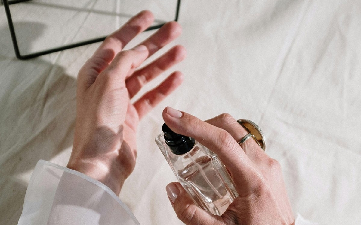 Cum să-ți completezi look-ul cu un parfum de lux