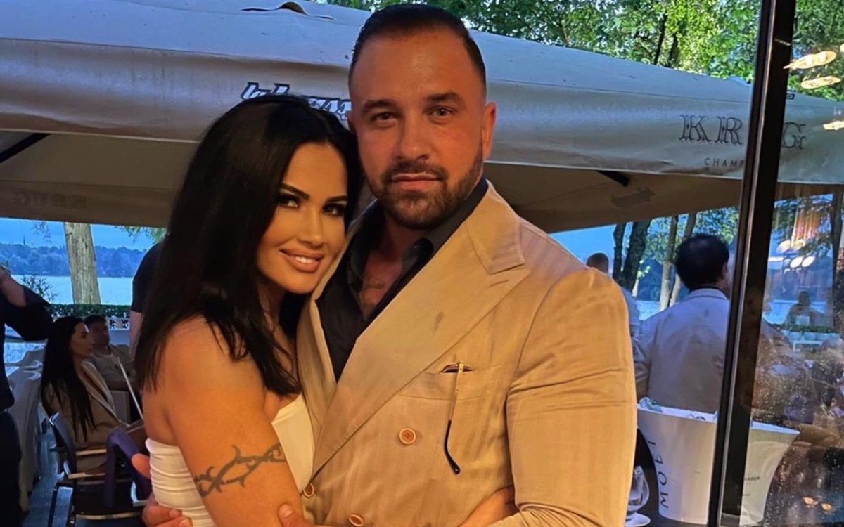 Oana Zăvoranu și Alex Bodi, schimb acid de replici în online. "Mă joc cu creierul vostru cum joacă alții FIFA"