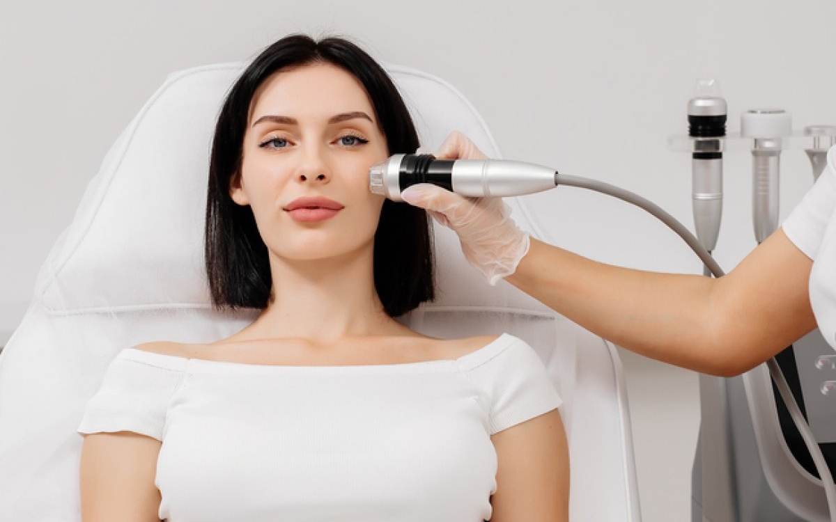 Radiofrecvența facială: beneficii și recomandări