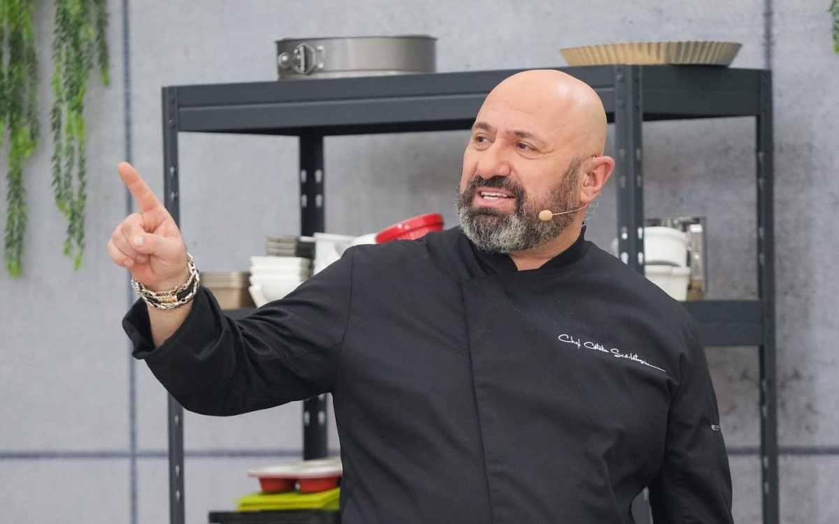 Chef Scărlătescu a crescut singur, fără părinți. A rămas fără tată la trei ani și fără mamă la 11 ani