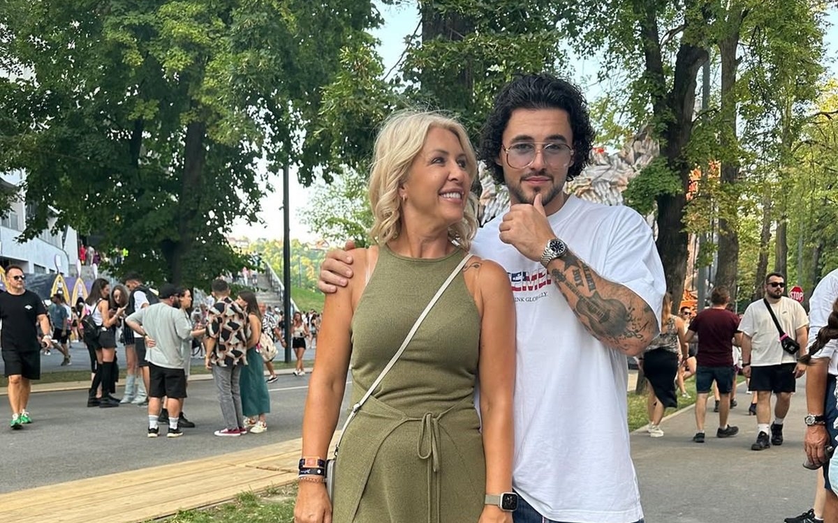 Ce mesaj emoționant a postat Mario Fresh pentru mama lui, de ziua ei. Scurt, dar cuprinzător: „Îmi dau viața pentru tine”